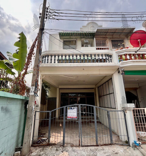 ทาวน์เฮาส์ 3 ชั้น กัญญาเฮาส์ โซนเจริญกรุง ทำเลดี ขายตามสภาพต้องรี