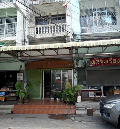 ทาวน์เฮาส์ 3 ชั้น ต่อเติมชั้นลอยเพิ่ม ใกล้ถนนพัฒนาการ