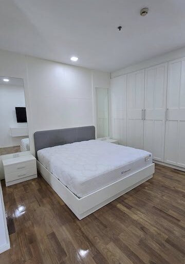 Noble Ora Thonglor 18th floor