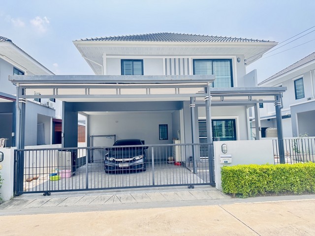 บ้านเดี่ยวสองชั้น บางพระ-ชลบุรี พร้อมเฟอร์ครบ ฟิตเนตพร้อมสระว่ายน