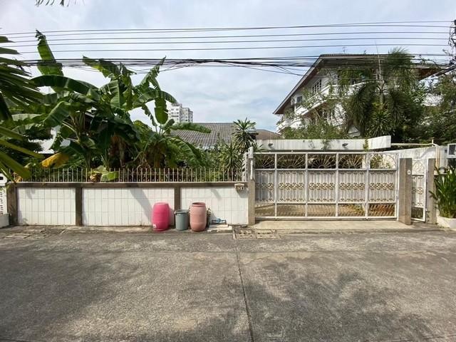 ขายบ้านเดี่ยว 2 ชั้น ซอยอินทามระ 37 ถนนสุทธิสาร ใกล้รถไฟฟ้า MRT