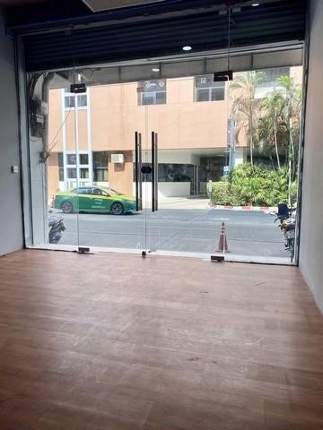 อาคารพาณิชย์ ถนนพหลโยธิน ในซอย โรงพยาบาล Central General