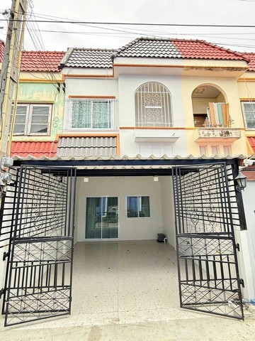 ขายทาวน์โฮมตลาดประมงอ่างศิลา .