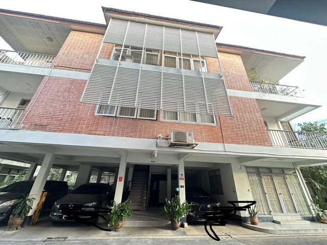 ให้เช่าอาคาร 3 ชั้น ซอยเอกมัย 21 เหมาะทำเป็น Airbnb ห้องพัก