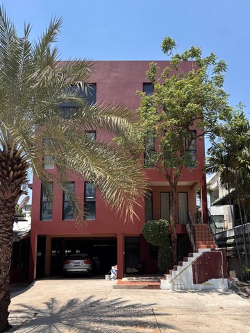 ให้เช่าอาคาร 4 ชั้น พื้นที่ใช้สอย 840 ตร.ม ใกล้ทางด่วนสุขุมวิท 6