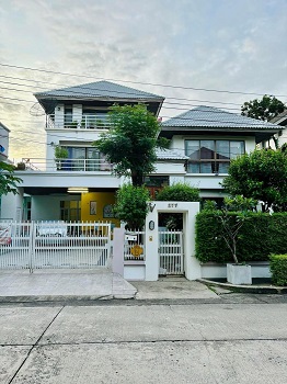 บ้าน 3 ชั้น หรู พร้อมอยู่ – โครงการธารารมย์ หัวหมาก