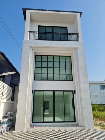 ขายตึกเดี่ยว สร้างใหม่ อยู่ลาดพร้าว 101 ตึก3 ชั้น 75 ตรว. ตึกสว