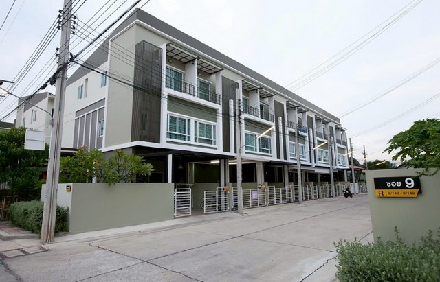ให้เช่า ทาวน์เฮ้าส์ ขนาด 3 ชั้น นลิน อเวนิว รามคำแหง