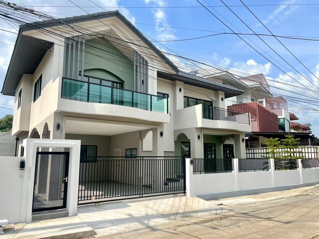 ขายบ้านเดี่ยว 2 ชั้น หมู่บ้านปรีชาล้ำเพชร รามคำแหง76