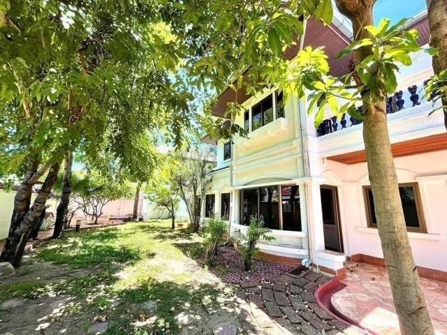 ให้เช่าบ้านเดี่ยว หมู่บ้านมณียา ท่าอิฐ นนทบุรี มีพื้นที่สวนกว้าง