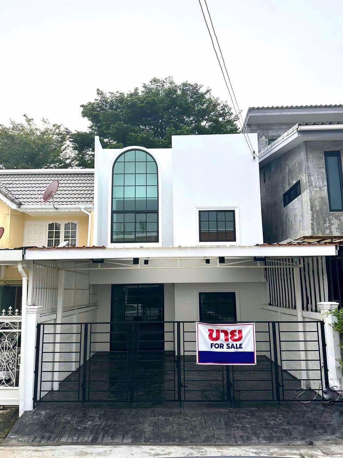 BS968 ขายทาวน์เฮาส์รีโนเวทใหม่ 2 ชั้น พร้อมอยู่ ทำเลดี ซอยนวลจันท