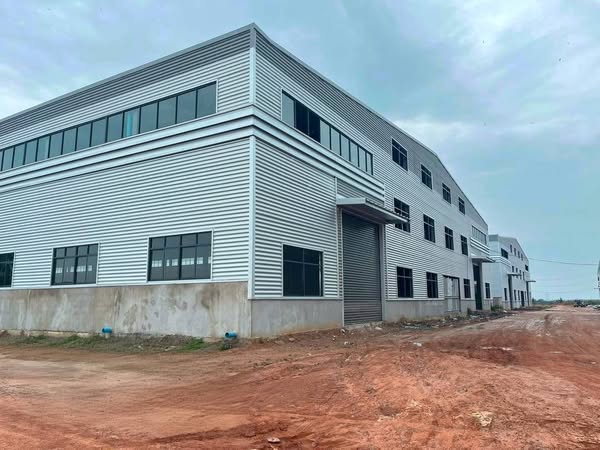 ห้เช่าโรงงานสร้างใหม่ชลบุรี พื้นที่ใช้สอย6,500-8,000 ตรม