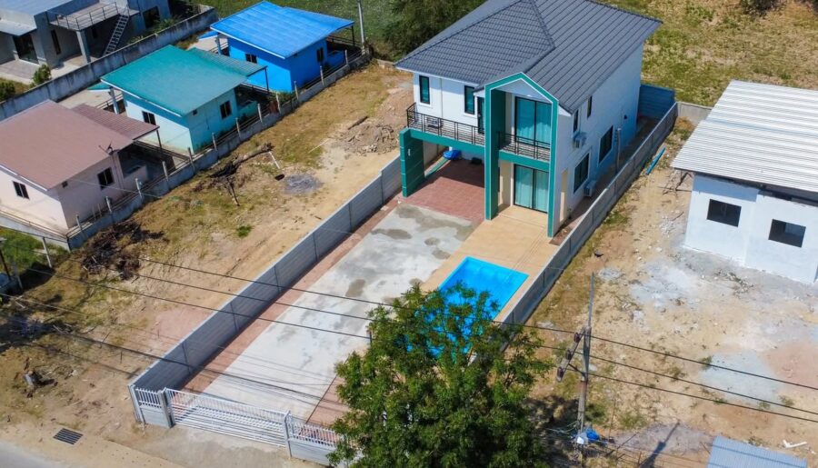 ขายบ้านหรูพร้อมสระว่ายน้ำ ปล่อยเช่าได้ 50,000 บาท/เดือน