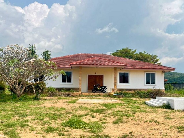 ขายที่ดินพร้อมบ้านและหอพัก บางละมุงชลบุรี: 8-1-9 ไร่