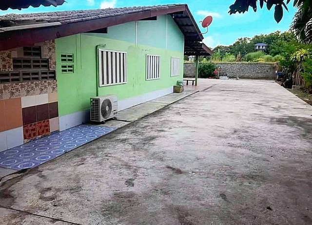 ขายที่ดินพร้อมสิ่งปลูกสร้าง​ ทำเลดี สำนักบกชลบุรี 130 ตรว​