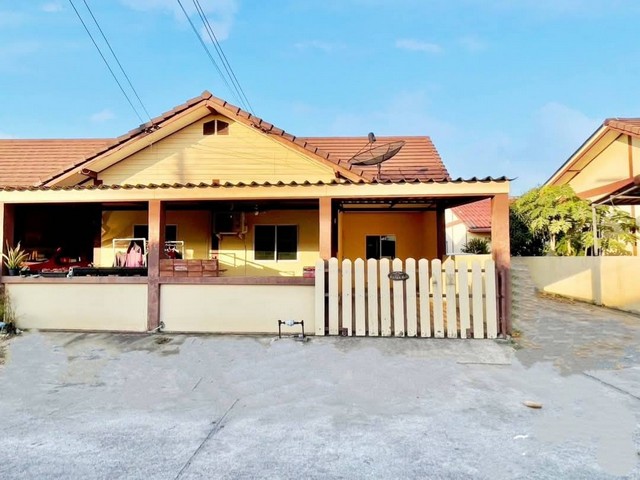 ขายด่วนบ้านพนัสนิคมราคาถูกหมู่บ้านทองรุ่งโรจน์