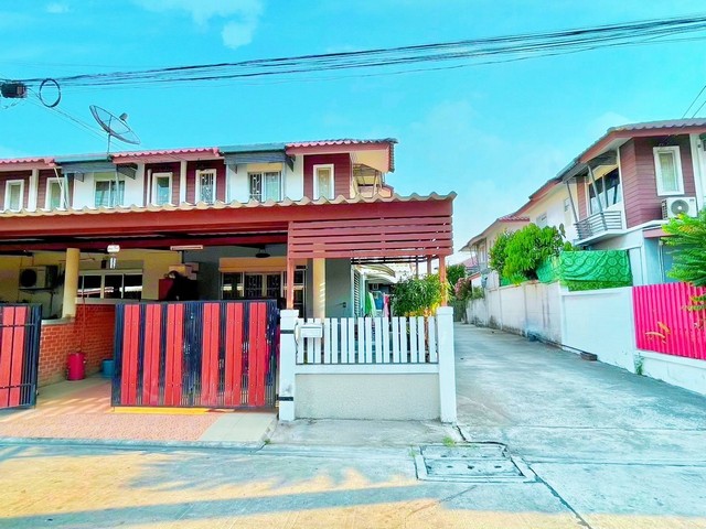 ขายบ้านชลบุรีนาป่า หมู่บ้านแฟมิลี่ซิตี้ทาวน์