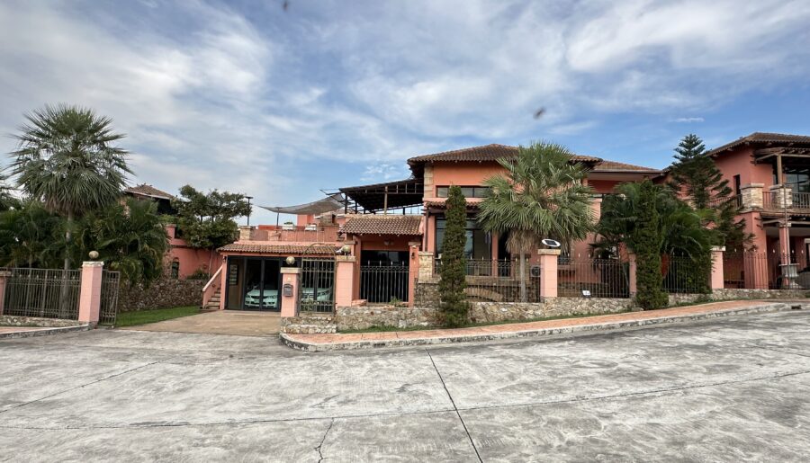 บ้านให้เช่า หมู่บ้าน Ampio Pattaya village บางละมุง จังหวัดชลบุร