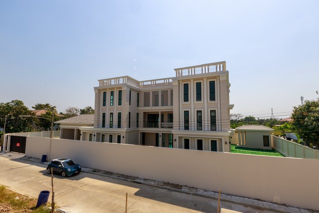 ขายคฤหาสน์ 3 ชั้นในสนามกอล์ฟ ที่ดิน 301 ตรว.