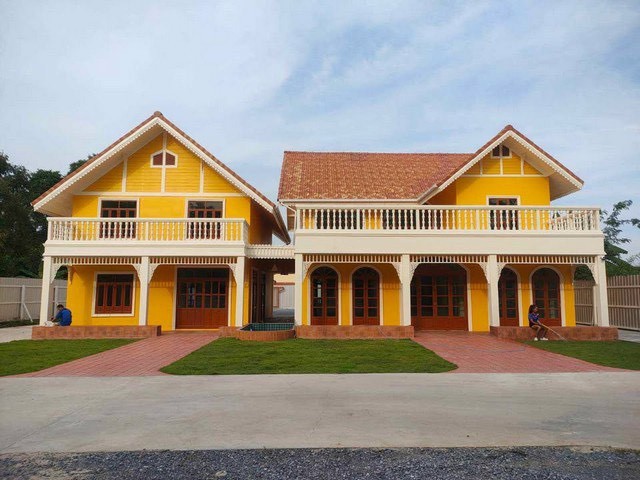 ให้เช่าถูกมาก!! อาคารพร้อมที่ดิน 580 ตร.ว. ใกล้ตลาดบางน้ำผึ้ง