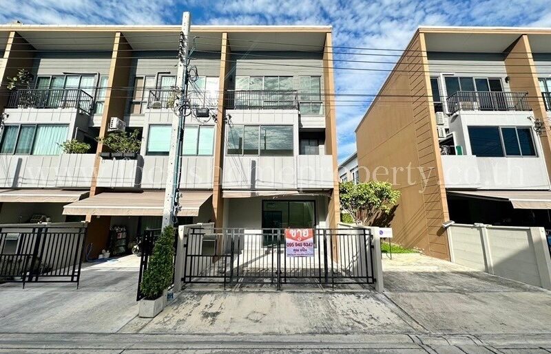 ถูกกว่าซื้อคอนโด ได้พื้นที่ใหญ่กว่า ใกล้เมือง ล้อมรอบด้วยบ้านเดี่ยว 20-40 ล้าน ขายทาวน์โฮม 3 ชั้น สภาพใหม่ไม่เคยเข้าอยู่ โทร 0959496347
