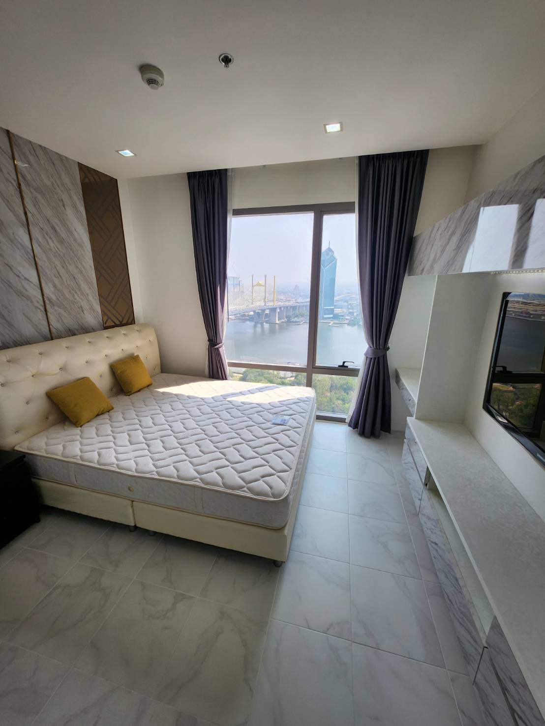 มาแล้วคอนโดหรู น่าอยู่ ให้เช่า Starview พระรามสาม 2 ห้องนอน วิวแม่น้ำ ใกล้ terminal 5 นาที Tel 0851440184