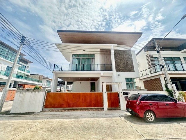 บ้านเช่าพร้อมสระ่ว่ายน้ำส่วนตัว หรูสไตล์luxury หลังริม ใกล้อมตะชล