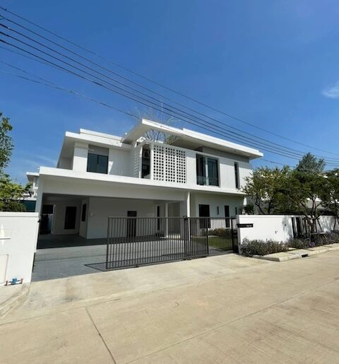 BH3570 ให้เช่าบ้านเดี่ยวหรู 2ชั้น ติด Lake มัณฑนา กม.15 พูลวิลล่