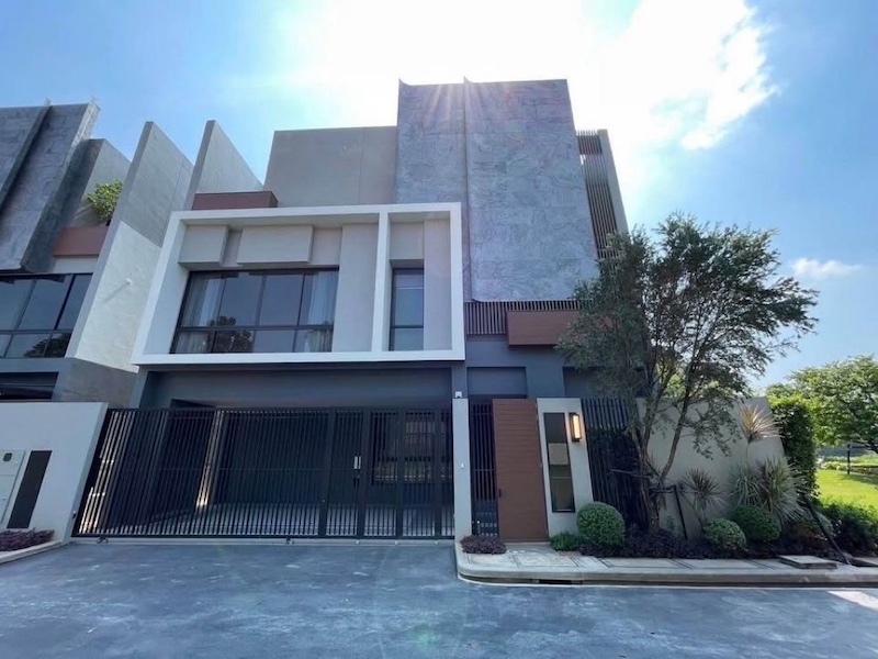 BH3575 | ให้เช่าบ้านเดี่ยว 3ชั้นสุดหรู พร้อมลิฟต์ วิวสระว่ายน้ำ B