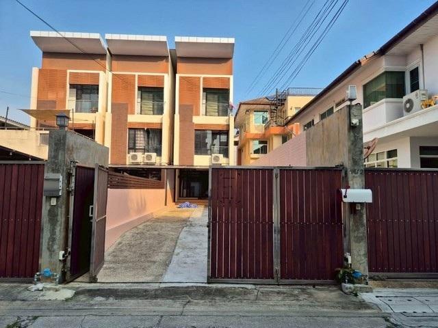 BH3594 ให้เช่าทาวน์โฮม 3 ชั้น ซอยอารีย์สัมพันธ์ ใกล้ BTS อารีย์