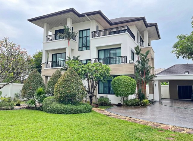 ให้เช่า บ้านเดี่ยว 3 ชั้น หลังใหญ่ ซ.รัชดา 32 พร้อมเข้าอยู่