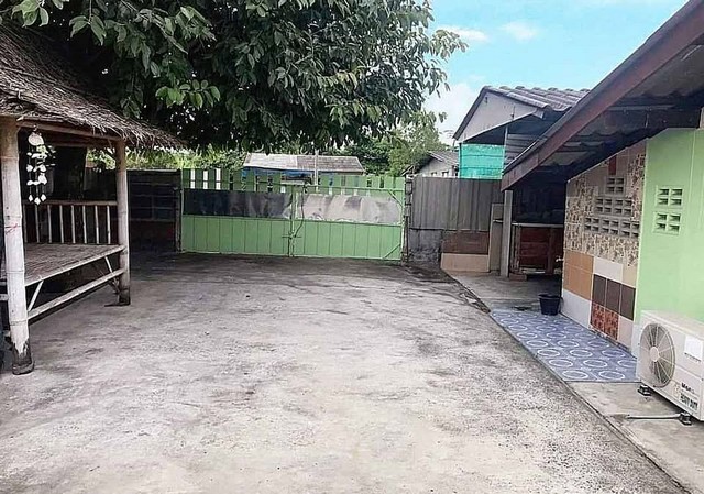 ขายที่ดินพร้อมสิ่งปลูกสร้าง​ 2 หลัง​ 130 ตรว​