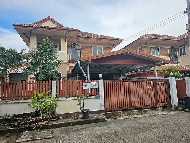 ขายด่วนบ้านแกรนด์วิลเลจชลบุรี