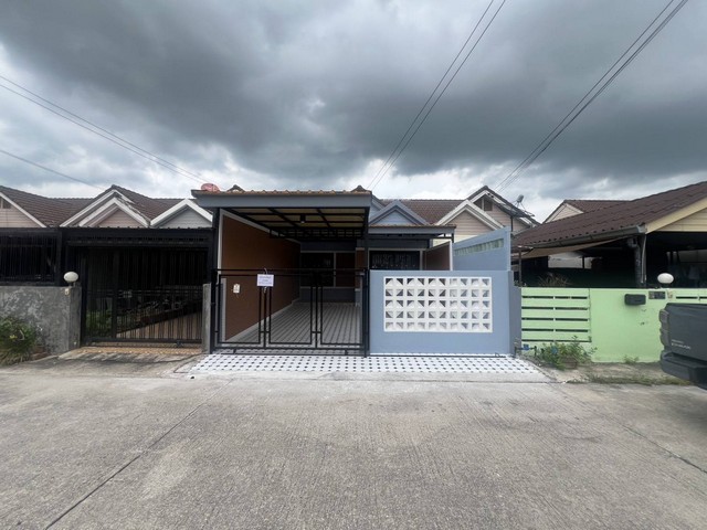 ให้เช่าทาวน์เฮ้าชั้นเดียวยี่กงษีบ้านบึง