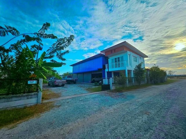 ขายโกดังและบ้านพักพานทองชลบุรี 200​ ตรว