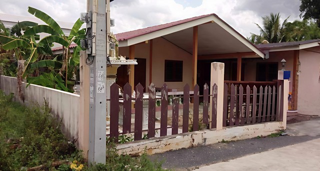 ขายห้องแถว​ 4​ ห้องพร้อมบ้านเดี่ยว ศรีราชา​ ชลบุรี