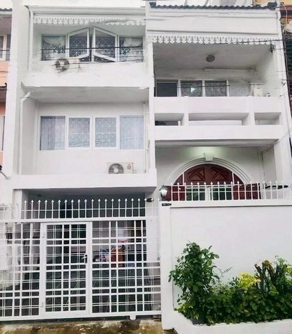 ให้เช่าทาวน์โฮม 3ชั้น 5ระดับ ซอยเอกมัย28 ใจกลางเมือง ใกล้BTSเอกมั