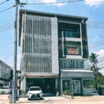 ขายตึก 3.5 ชั้น ริมถนน 4 เลน แปลงมุม กว้าง 5 เมตร