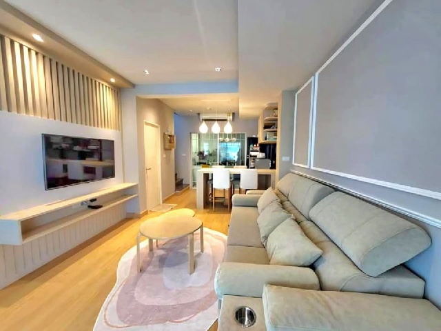 พร้อมเฟอร์ MRTศรีลาซาล อินดี้2 บางนา กม.7 ทาวน์เฮาส์2ชั้น 18ตร.วา