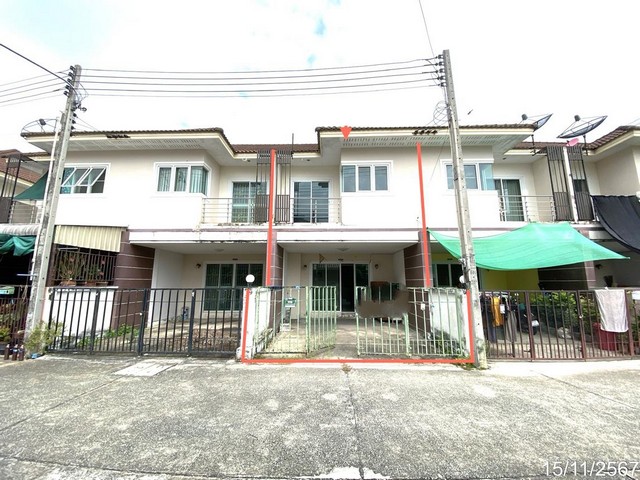 ขายทาวน์เฮ้าส์หมู่บ้าน โฮมอินทาวน์ ถ.พานทอง-บ้านไร่ อ.พานทอง ชลบ