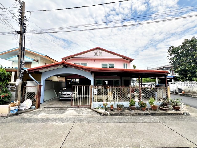 บ้านเดี่ยว 2 ชั้น หมู่บ้านอินทรารักษ์ 2 ซอยนวมินทร์ 75 (หลังมุม