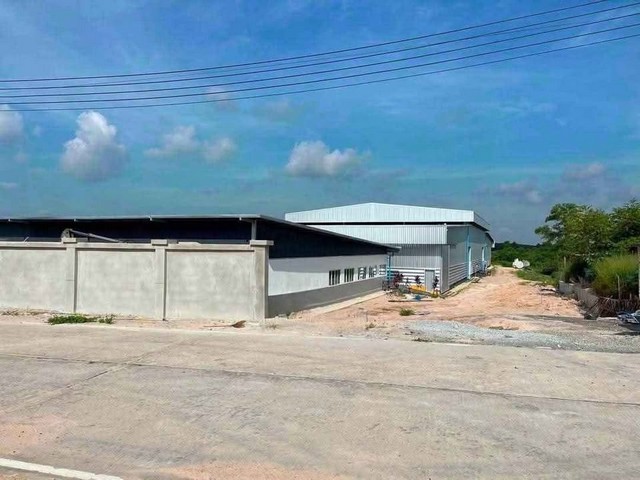 ขายที่ดินพร้อมสิ่งปลูกสร้าง บนเนื้อที่ 5 ไร่