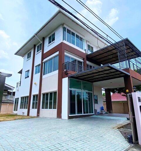 พหล สุกี้ตี๋น้อย เกษตร-นวมินท ให้เช่าคฤหาสน์ 5นอน 3 ชั้น 102ตร.ว.