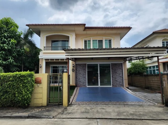 หมู่บ้านภัสสรเพรสทิส เขตประเวศ กรุงเทพมหานคร 10250