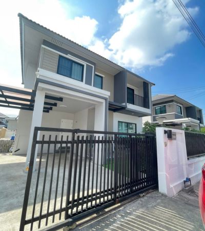 บ้านใหม่เอี่ยม เฟอร์ใหม่ทั้งหลัง ใกล้ รร.นานาชาติ Mill Hill 10 นา