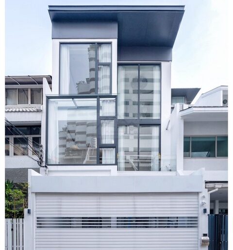 ขาย Townhome 3 ชั้น 250 ตร.ม. ซอยสุขุมวิท 15 ใกล้ BTS อโศก