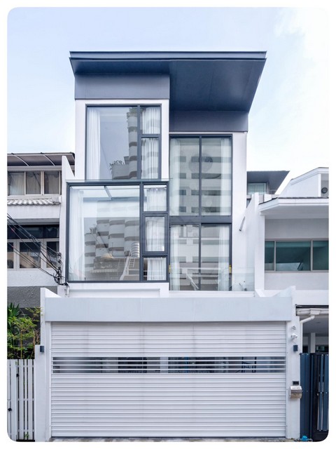 ขาย Townhome 3 ชั้น 250 ตร.ม. ซอยสุขุมวิท 15 ใกล้ BTS อโศก