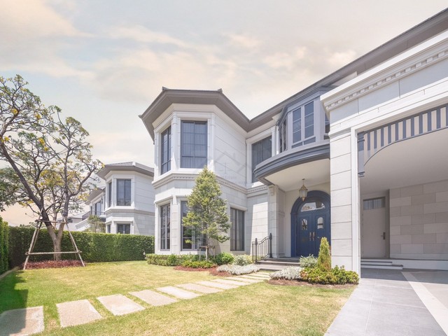 ให้เช่าบ้านหรู 4 ห้องนอน นาราสิริ กรุงเทพกรีฑา ใกล้ไบรท์ตัน คอลเล