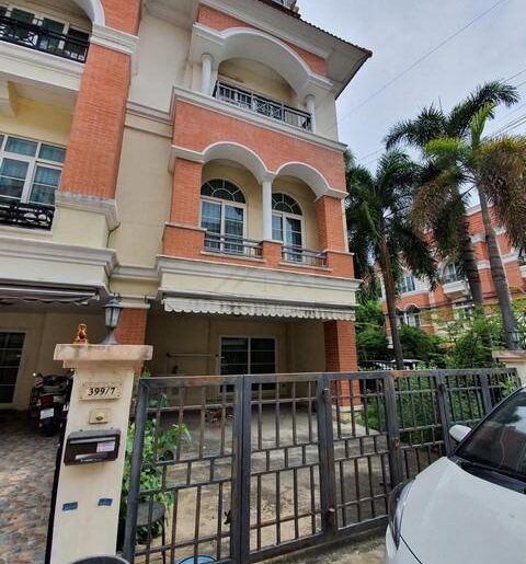 ให้เช่าทาวน์โฮม 3.5 ชั้นหลังมุม 3 ห้องนอน โครงการ Casa City ลาดพร