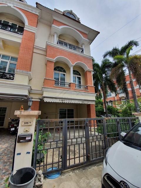ให้เช่าทาวน์โฮม 3.5 ชั้นหลังมุม 3 ห้องนอน โครงการ Casa City ลาดพร